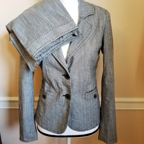 White House Black Market Jackets & Blazers - EUC WHBM Grey 2 Piece Suit Set Sz 6
